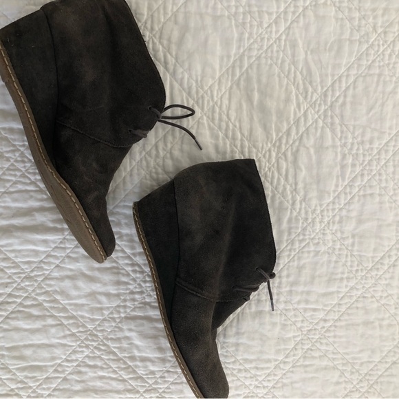 Great condition Franco Sarto Women’s Sz 9 Gray Suede Wedge Heel Lace-Up Booties - Picture 9 of 12